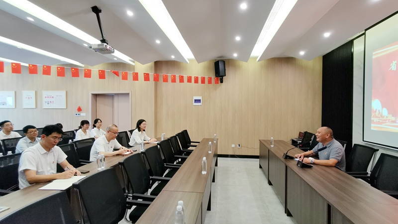 省党代表、“早上好”书记陈重良为支部党员上党课_副本.jpg