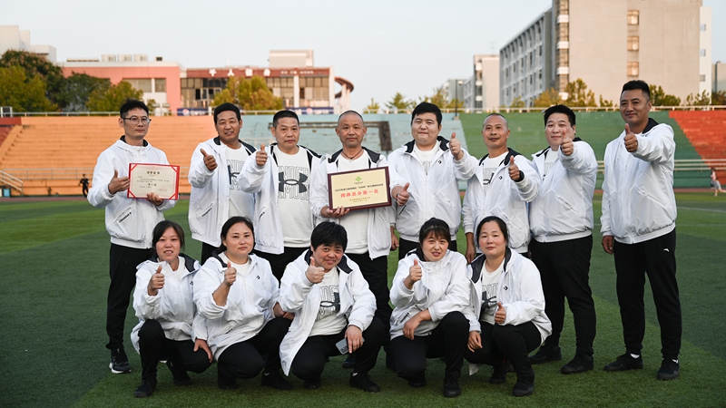 3、拔河比赛勇夺第一_副本.jpg