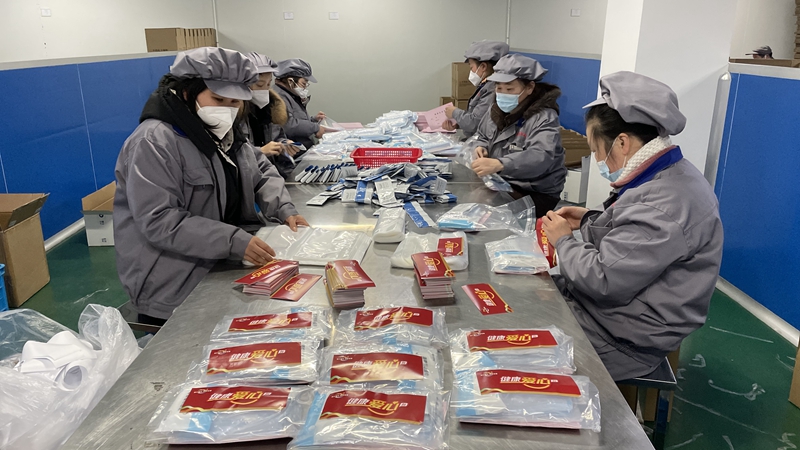 放弃假期 开足马力！华通医药赶制19万份“健康爱心包”全力支持防疫保障
