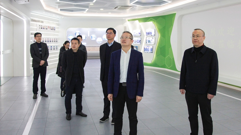 省供销社党委委员、理事会副主任董益彪走访浙农